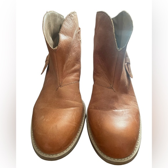 Leather made in Brazil pull on booties - Picture 2 of 7